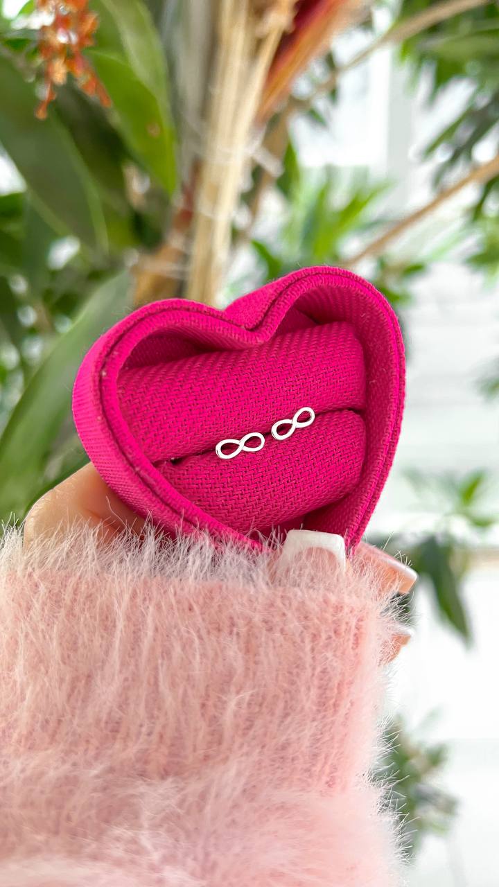 Brinco Infinito Liso Clássico – Prata 925