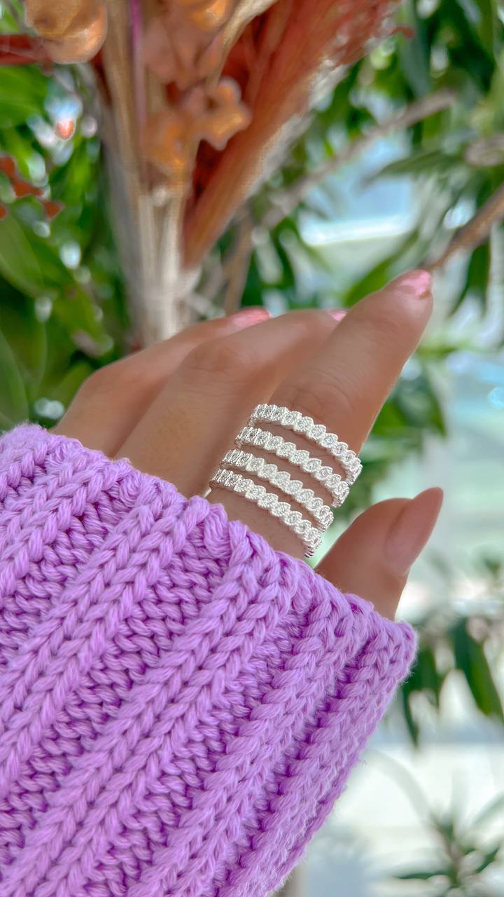 Anel Aparador Inteiro Cravejado – Duas Fileiras com Zircônias Cristal