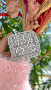 Colar Trevo Van Cleef Cravejado com Micro Zircônias Cristal – Corrente Veneziana 45cm